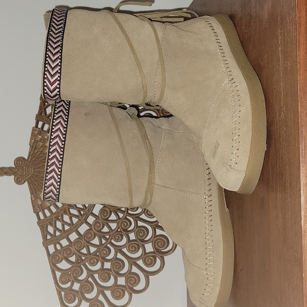 TOMS Boots